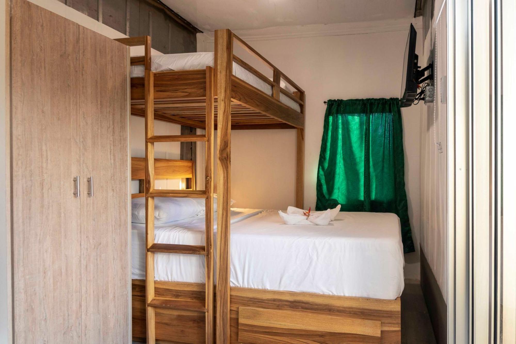 Emi'S Place Container Living Увита Экстерьер фото